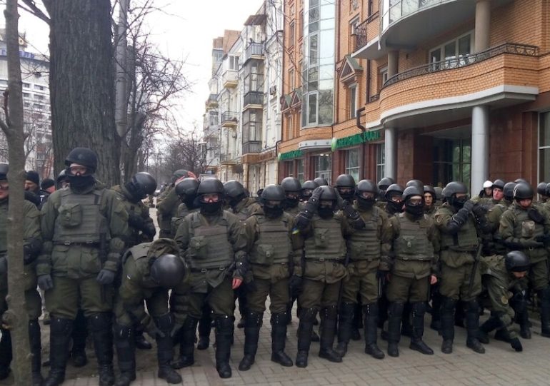 Потік народного гніву замовчується у пресі та центральними телеканалами