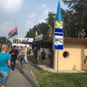 Соцмережі про ОУНівську акцію проти "мирної хресної ходи"