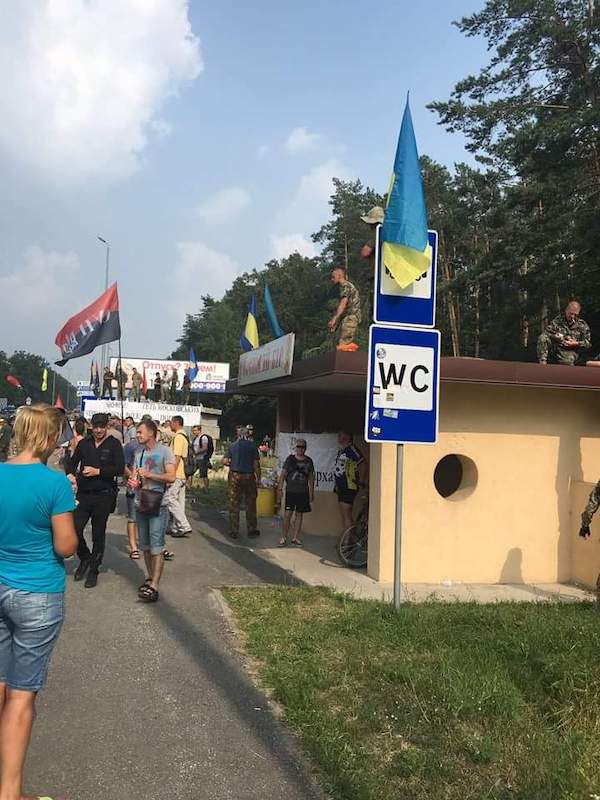 Соцмережі про ОУНівську акцію проти "мирної хресної ходи"