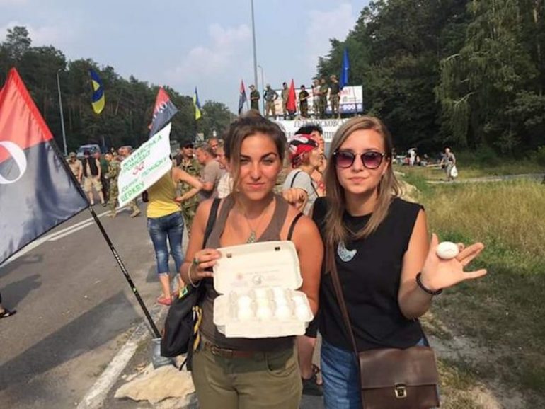 Соцмережі про ОУНівську акцію проти "мирної хресної ходи"