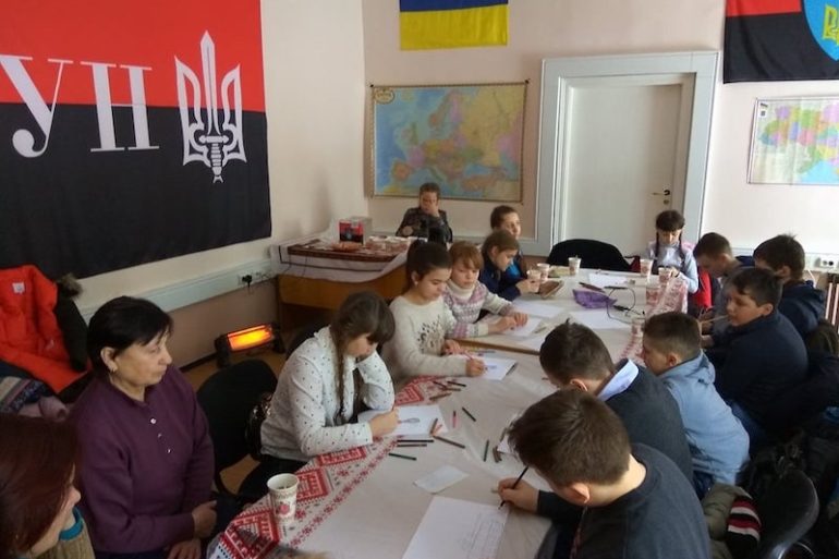 Діти Луганщини на штабі Добровольчого Руху ОУН