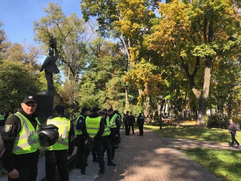 Покрова-2018: боротьба з сатанинськими ідолами у Маріїнському парку