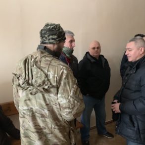 ОУНівці захищають ветерана війни від прокурорського свавілля