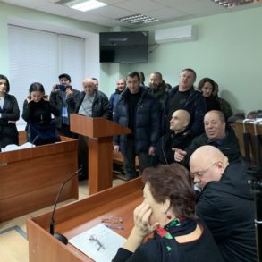 ОУНівці захищають ветерана війни від прокурорського свавілля