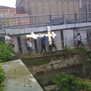 Встановлення хреста на Поштовій площі