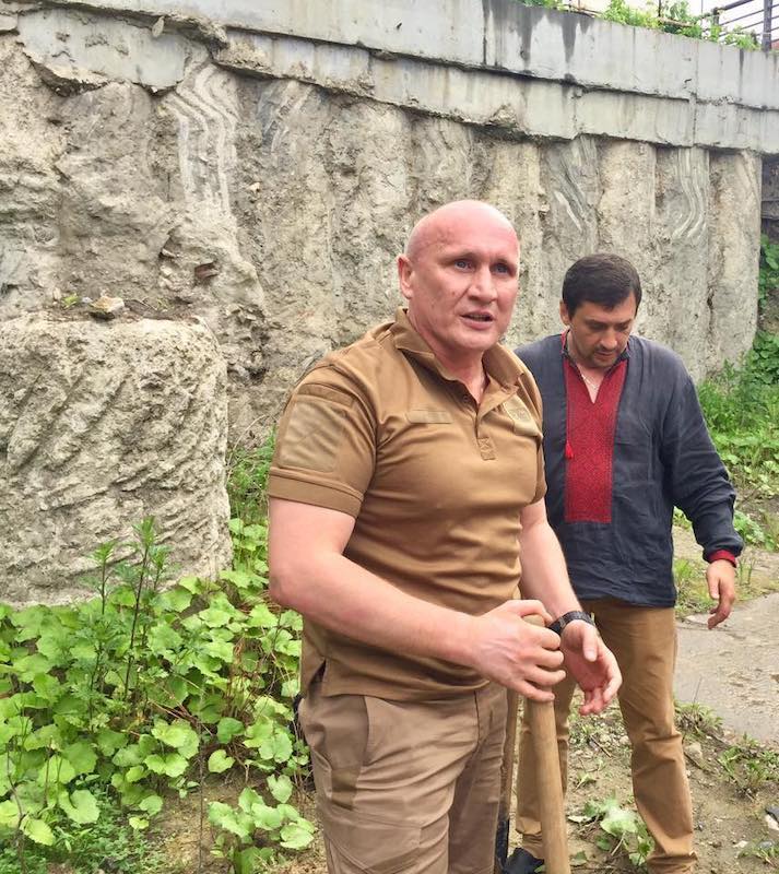 Встановлення хреста на Поштовій площі