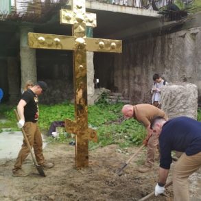 Встановлення хреста на Поштовій площі