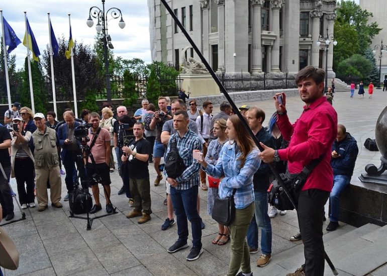 Акція "Час звільнити політв'язнів!"
