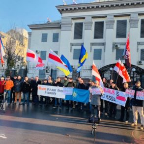 Пікетування російського посольства проти анексії Білорусі