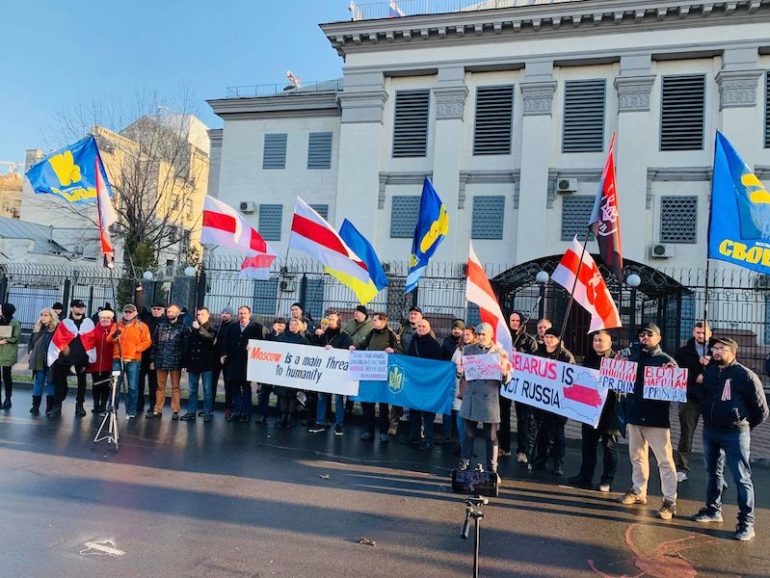 Пікетування російського посольства проти анексії Білорусі