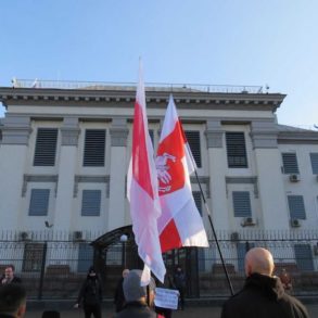 Пікетування російського посольства проти анексії Білорусі