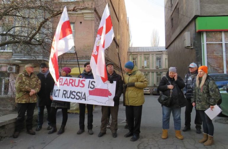 ОУН долучився до пікетування посольства Білорусі у Києві