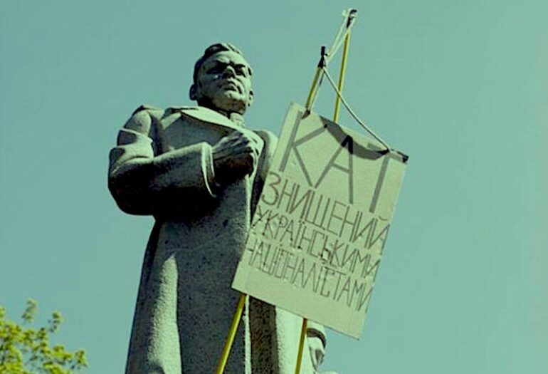 Підписуйтесь за демонтаж пам'ятника Ватутіну у Маріїнському парку