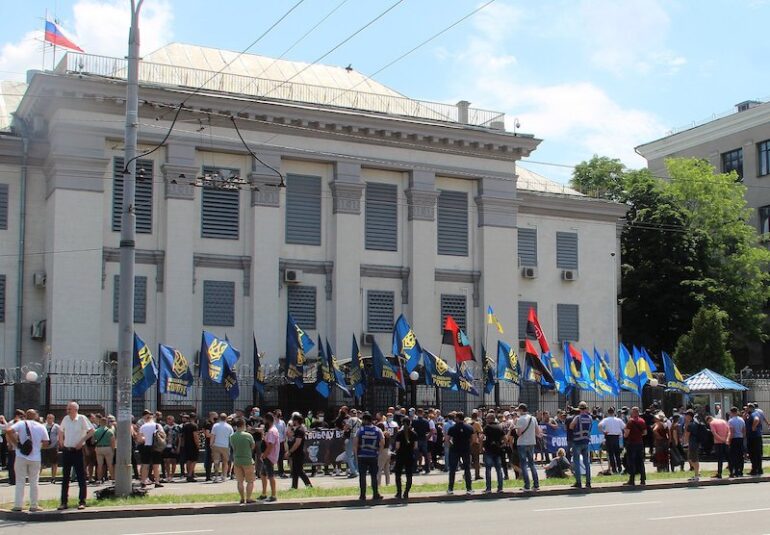 Де Роман Біленький? - пікет московської амбасади