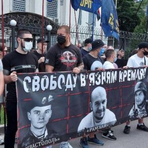 Де Роман Біленький? - пікет московської амбасади