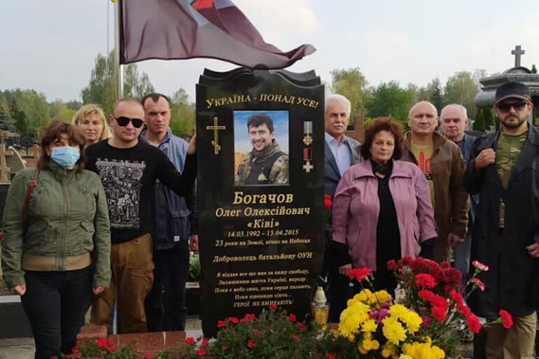 13 жовтня активісти ДР ОУН прийшли на Лісовий цвинтар, аби провідати бійців добробату ОУН, які там спочивають